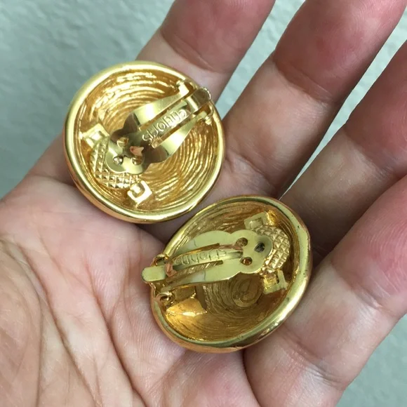 🖤St.John Vtg gold & black enamel clip earrings